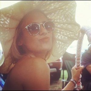 Meet your Posher, Whitney